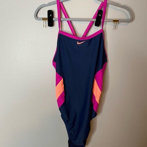 Nike OnePiece Swimsuit NWT - Picture 1 of 4